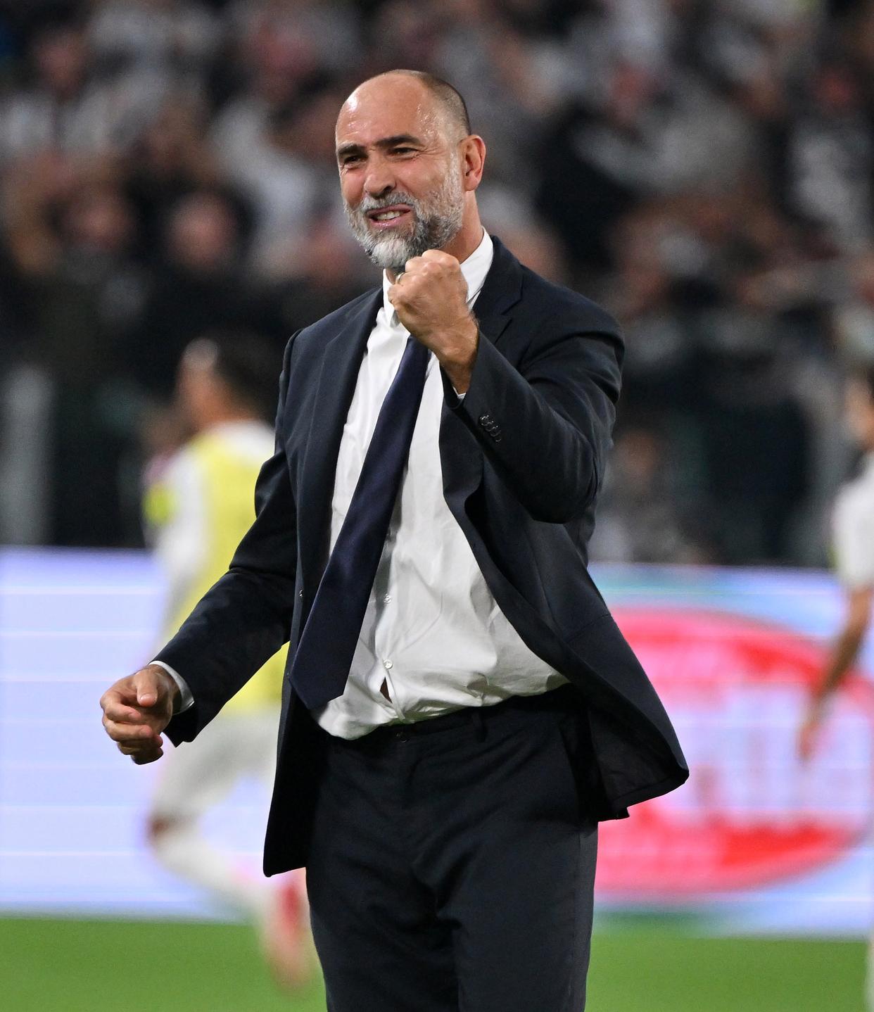 爱游戏官方网站-赛地聚焦——荷甲国际比赛日热度飙升；国际米兰篮板制胜；更衣室稳定；球队文化再被提及的简单介绍